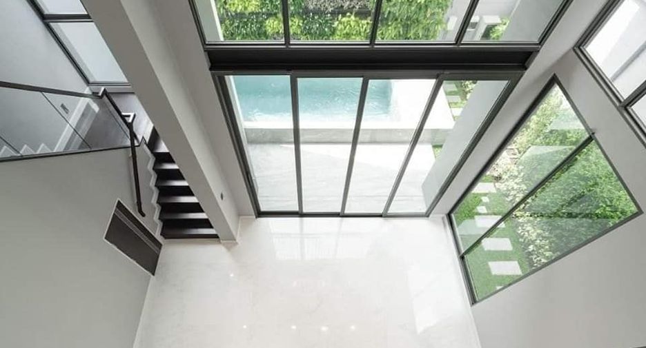 For sale 4 bedrooms villa in Don Mueang, Bangkok