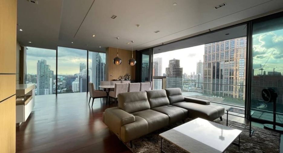 For sale 3 bedrooms condo in Khlong Toei, Bangkok