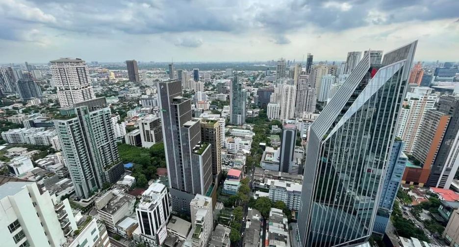 For sale 3 bedrooms condo in Khlong Toei, Bangkok
