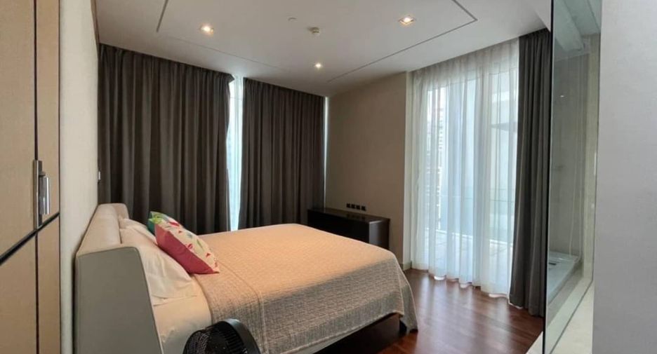 For sale 3 bedrooms condo in Khlong Toei, Bangkok