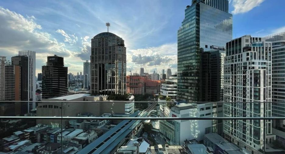 For sale 3 bedrooms condo in Khlong Toei, Bangkok