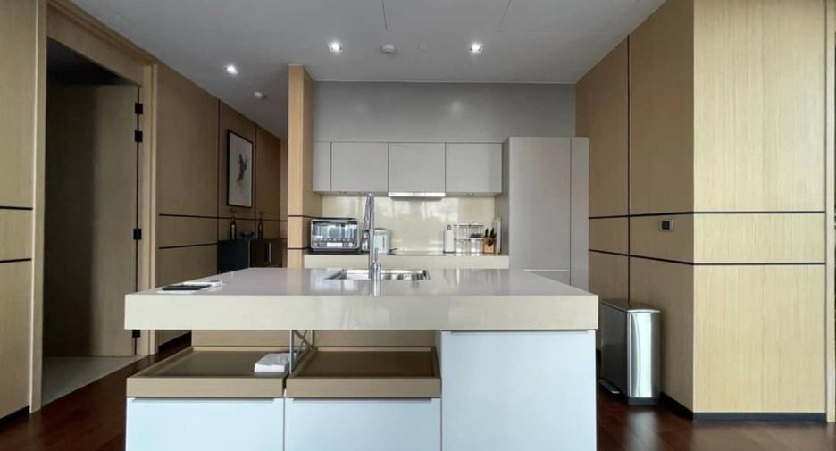 For sale 3 bedrooms condo in Khlong Toei, Bangkok