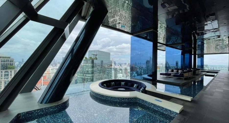 For sale 3 bedrooms condo in Khlong Toei, Bangkok