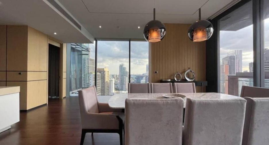 For sale 3 bedrooms condo in Khlong Toei, Bangkok