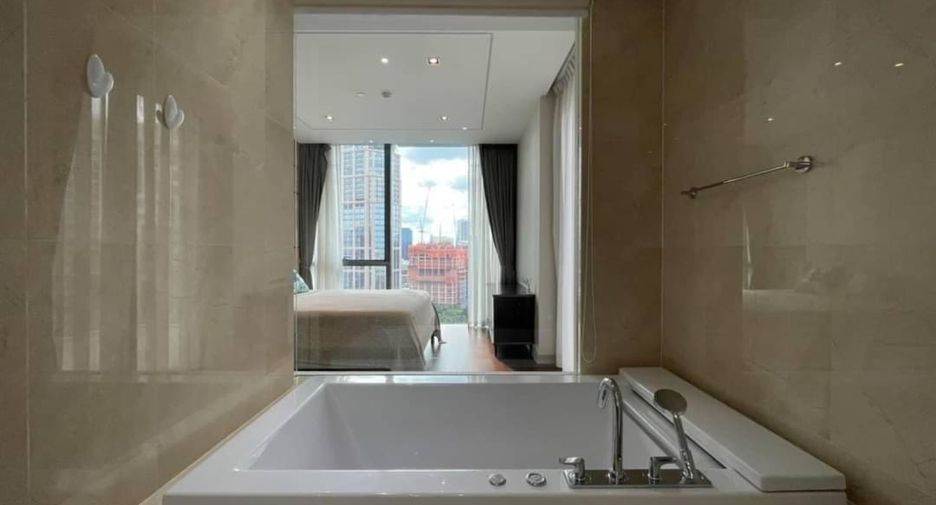 For sale 3 bedrooms condo in Khlong Toei, Bangkok