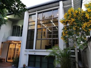 For rent そして for sale 5 Beds house in Watthana, Bangkok