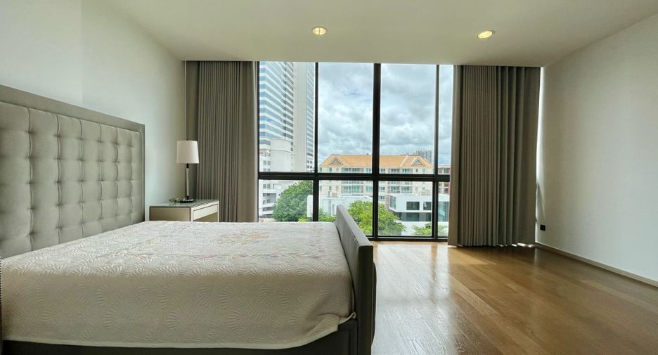 For rent 3 bedrooms condo in Sathon, Bangkok
