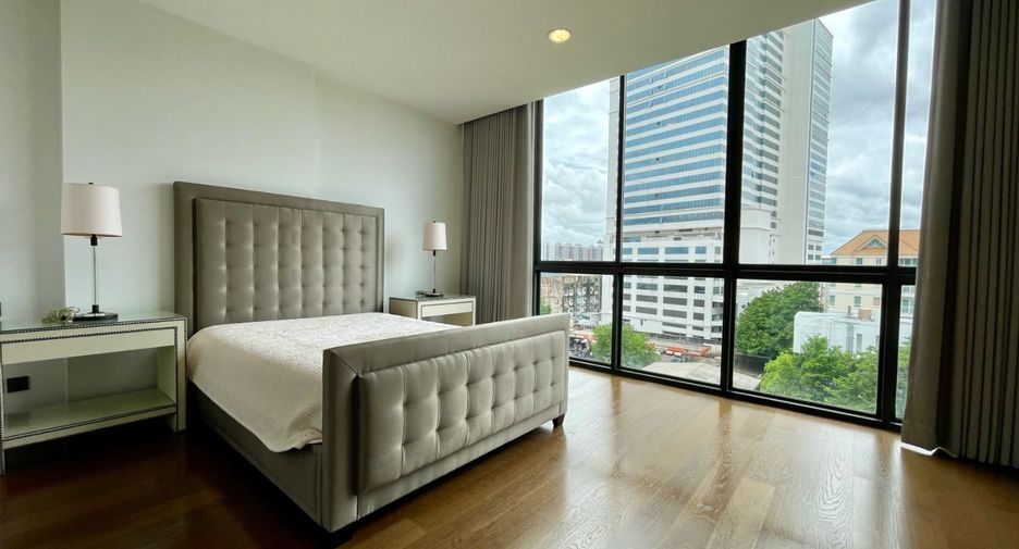 For rent 3 bedrooms condo in Sathon, Bangkok