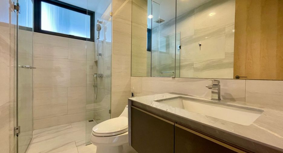 For rent 3 bedrooms condo in Sathon, Bangkok
