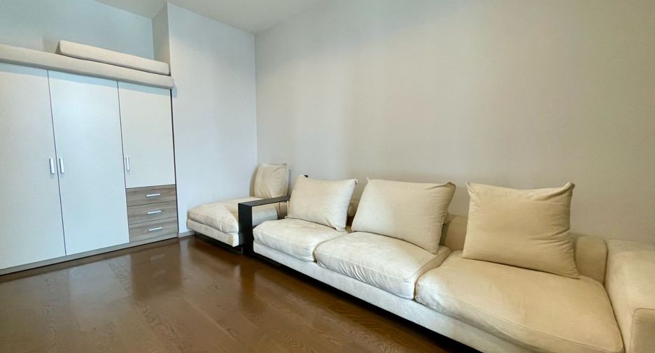 For rent 3 bedrooms condo in Sathon, Bangkok