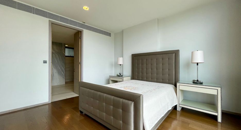 For rent 3 bedrooms condo in Sathon, Bangkok