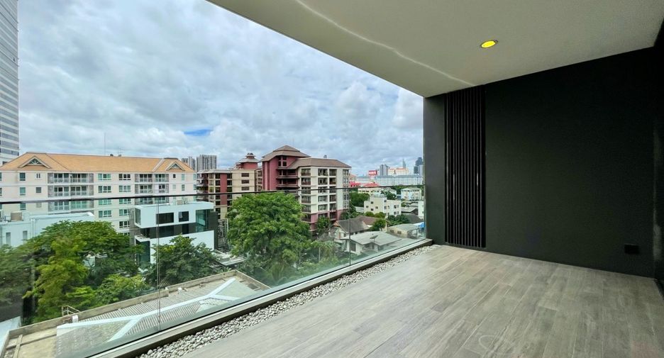 For rent 3 bedrooms condo in Sathon, Bangkok