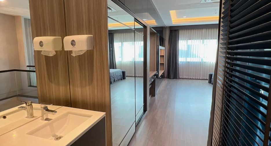 For rent and for sale 3 bedrooms townhouse in Lat Phrao, Bangkok