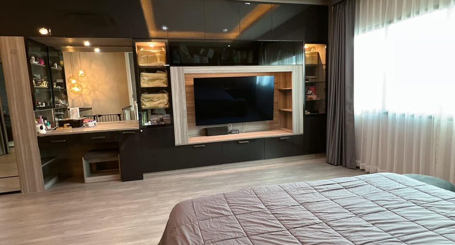 For rent and for sale 3 bedrooms townhouse in Lat Phrao, Bangkok