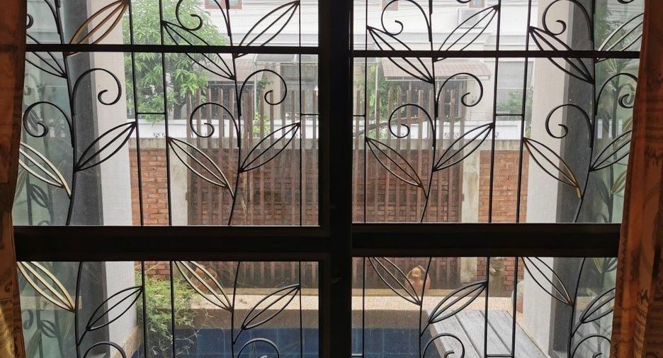 For rent and for sale 3 bedrooms house in Bang Khae, Bangkok