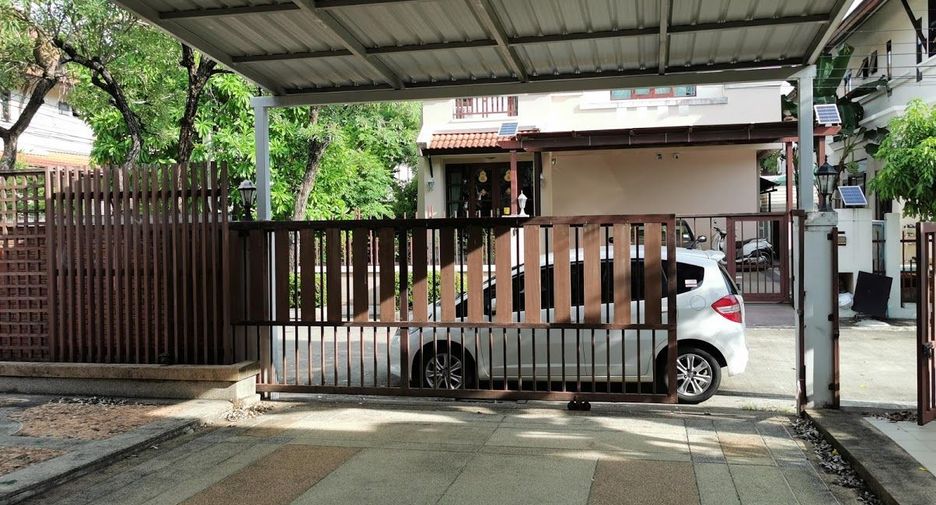 For rent and for sale 3 bedrooms house in Bang Khae, Bangkok