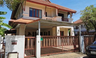 Casa en alquiler y en venta de 3 habitaciones en Bang Khae, Bangkok