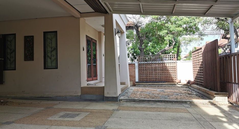 For rent and for sale 3 bedrooms house in Bang Khae, Bangkok