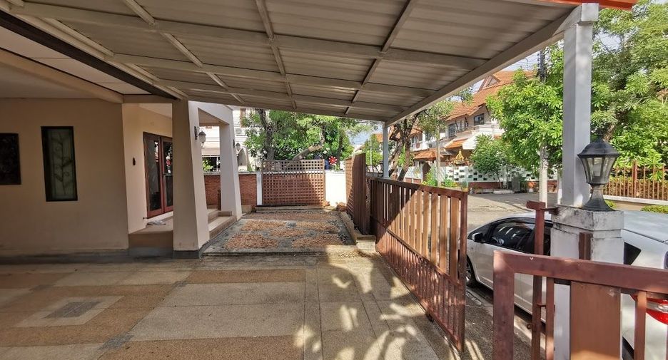 For rent and for sale 3 bedrooms house in Bang Khae, Bangkok