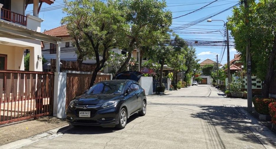 For rent and for sale 3 bedrooms house in Bang Khae, Bangkok
