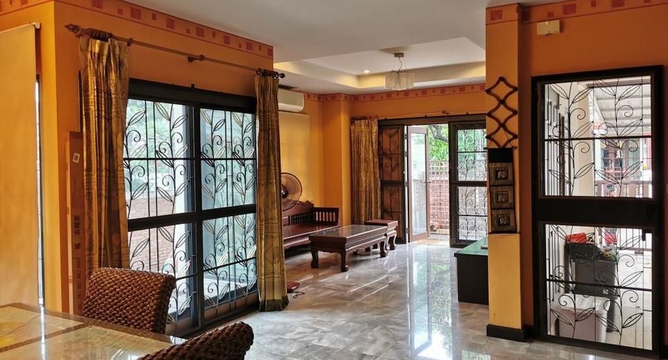 For rent and for sale 3 bedrooms house in Bang Khae, Bangkok