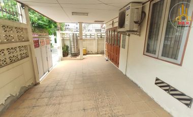 For sale 4 bedrooms house in Din Daeng, Bangkok