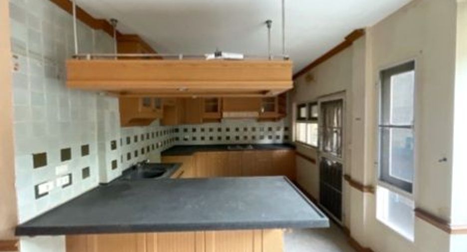 Haus zum Kauf mit 4 Zimmer in Nong Khaem, Bangkok
