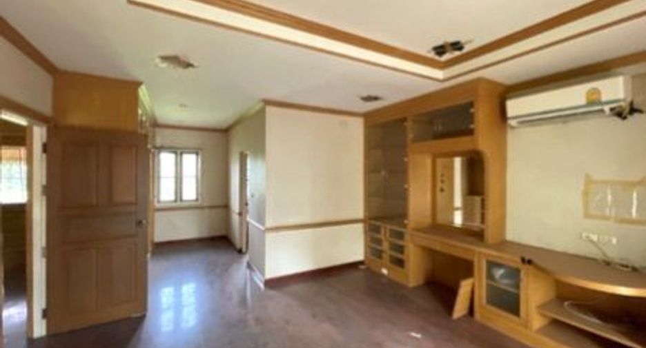 Haus zum Kauf mit 4 Zimmer in Nong Khaem, Bangkok