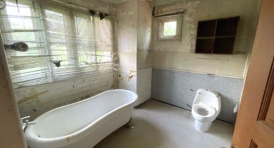 Haus zum Kauf mit 4 Zimmer in Nong Khaem, Bangkok