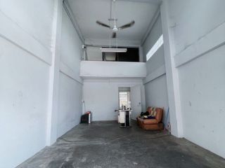 For sale 3 bed retail Space in Khan Na Yao, Bangkok