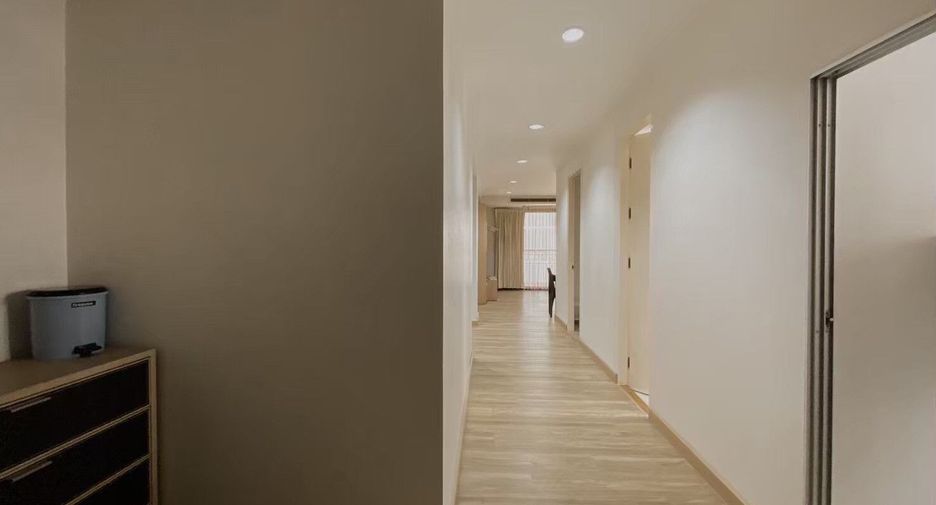 Condo en venta de 2 habitaciones en Huai Khwang, Bangkok