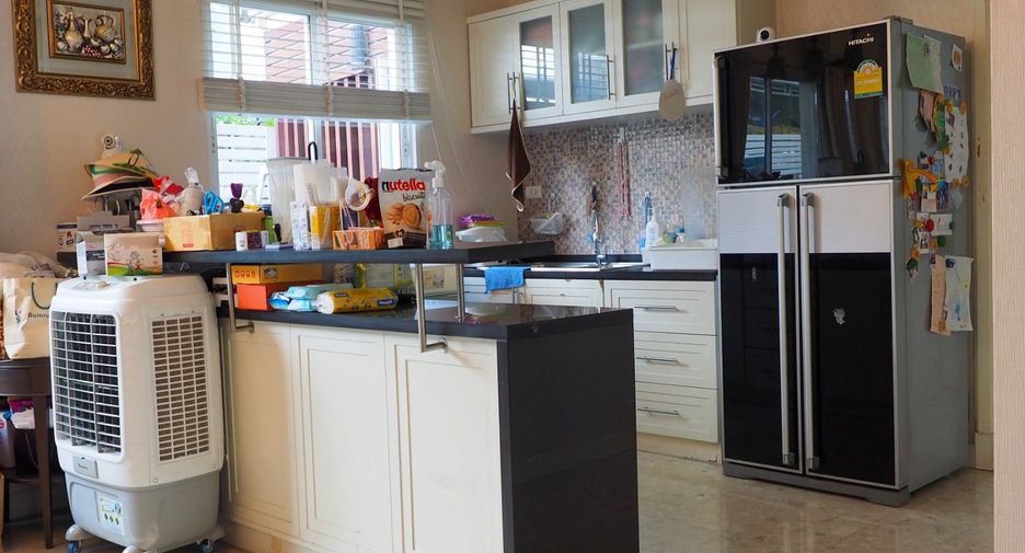 For sale 5 bedrooms house in Khan Na Yao, Bangkok