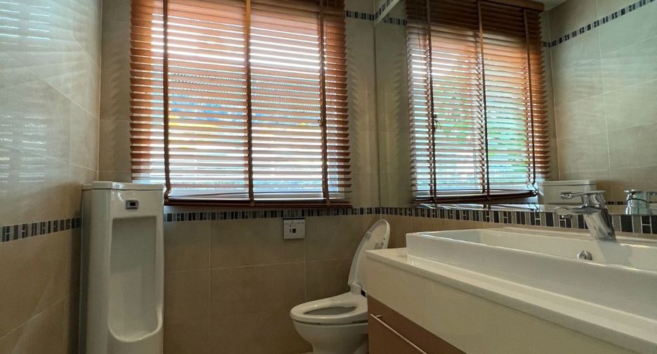 For sale 5 bedrooms house in Khan Na Yao, Bangkok