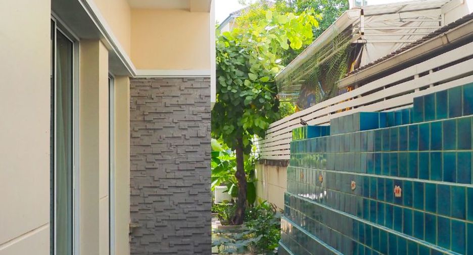 For sale 5 bedrooms house in Khan Na Yao, Bangkok