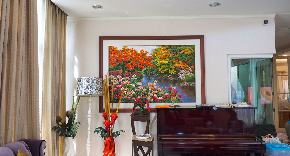 For sale 5 bedrooms house in Khan Na Yao, Bangkok