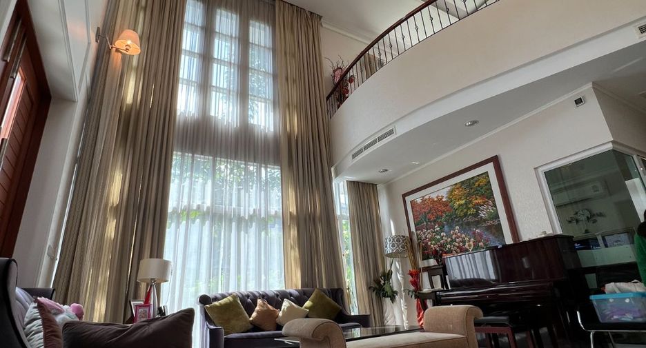 For sale 5 bedrooms house in Khan Na Yao, Bangkok