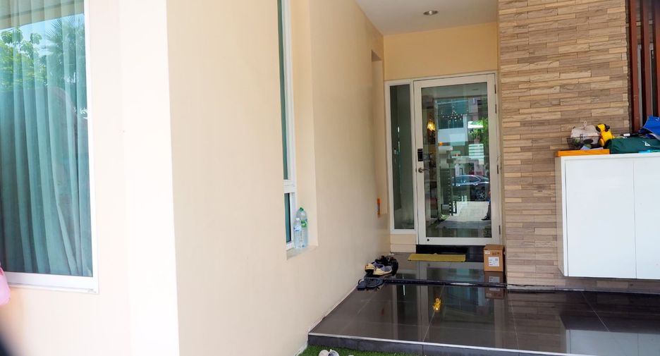 For sale 5 bedrooms house in Khan Na Yao, Bangkok