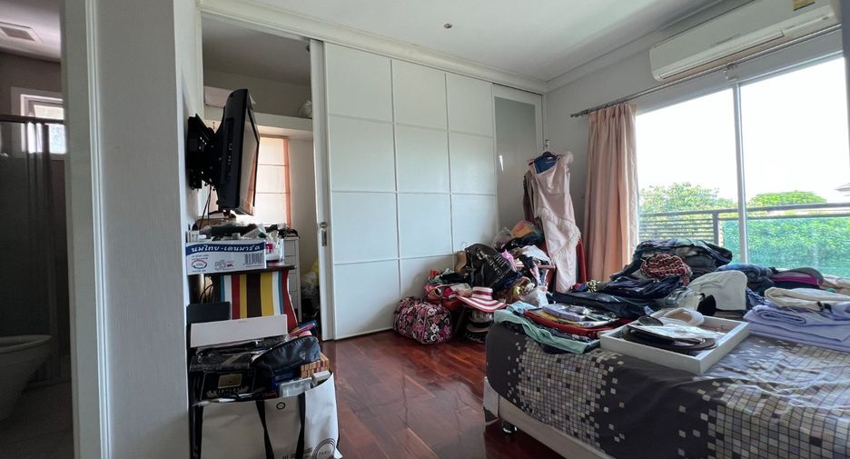 For sale 5 bedrooms house in Khan Na Yao, Bangkok
