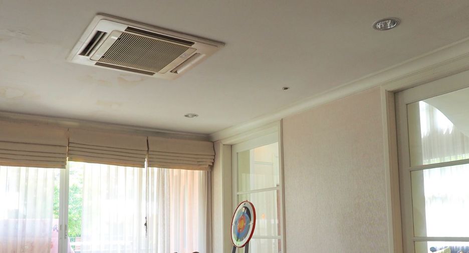 For sale 5 bedrooms house in Khan Na Yao, Bangkok