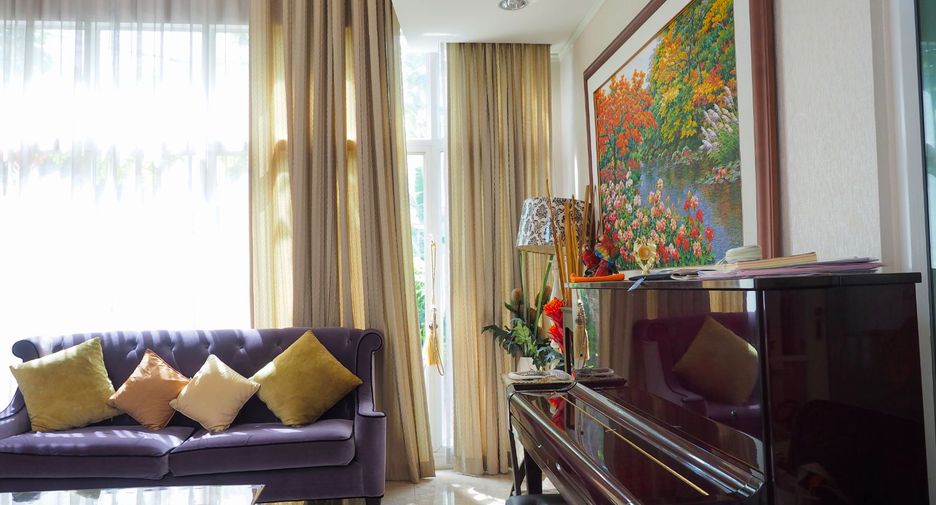 For sale 5 bedrooms house in Khan Na Yao, Bangkok