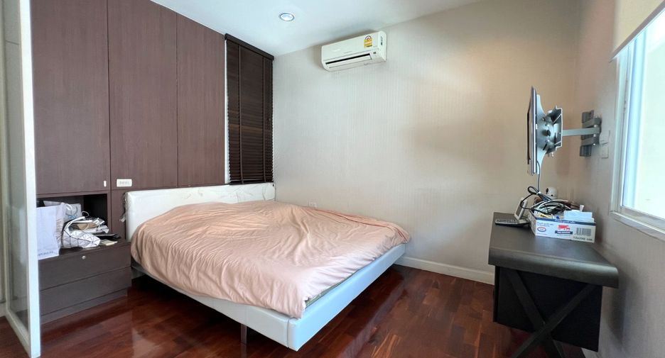 For sale 5 bedrooms house in Khan Na Yao, Bangkok