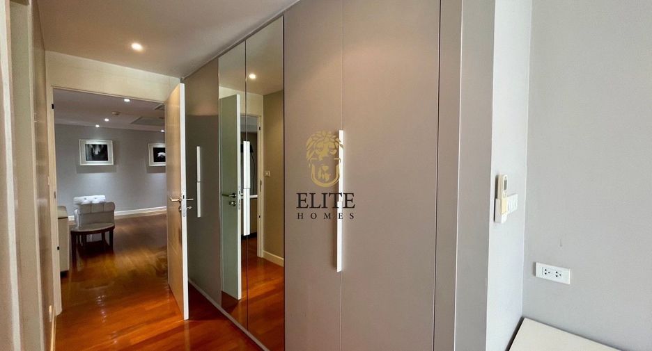 For rent 3 bedrooms condo in Watthana, Bangkok