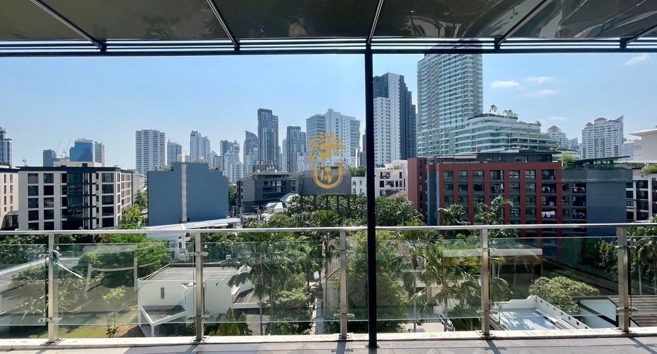 For rent 3 bedrooms condo in Watthana, Bangkok
