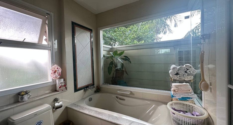 For sale 4 bedrooms house in Taling Chan, Bangkok