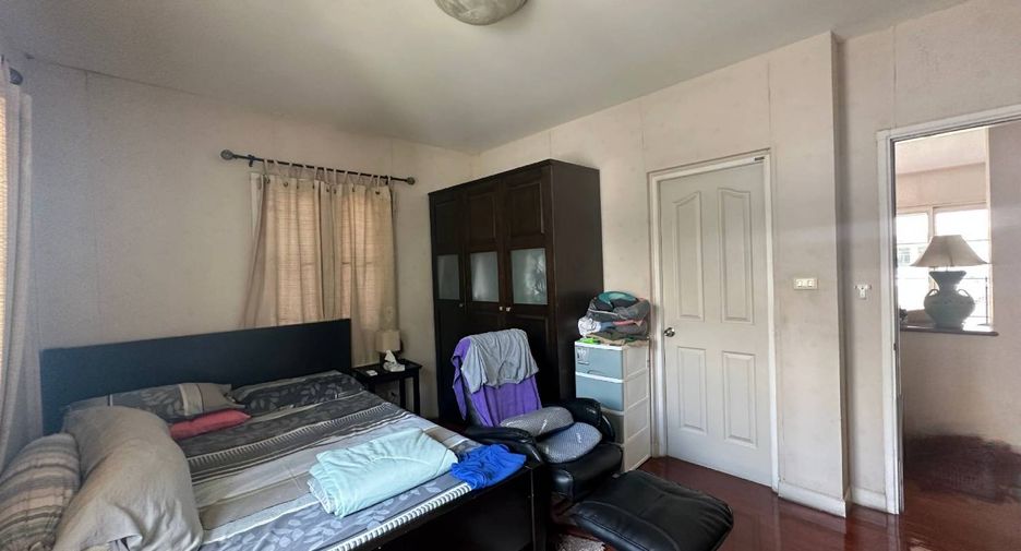 For sale 4 bedrooms house in Taling Chan, Bangkok