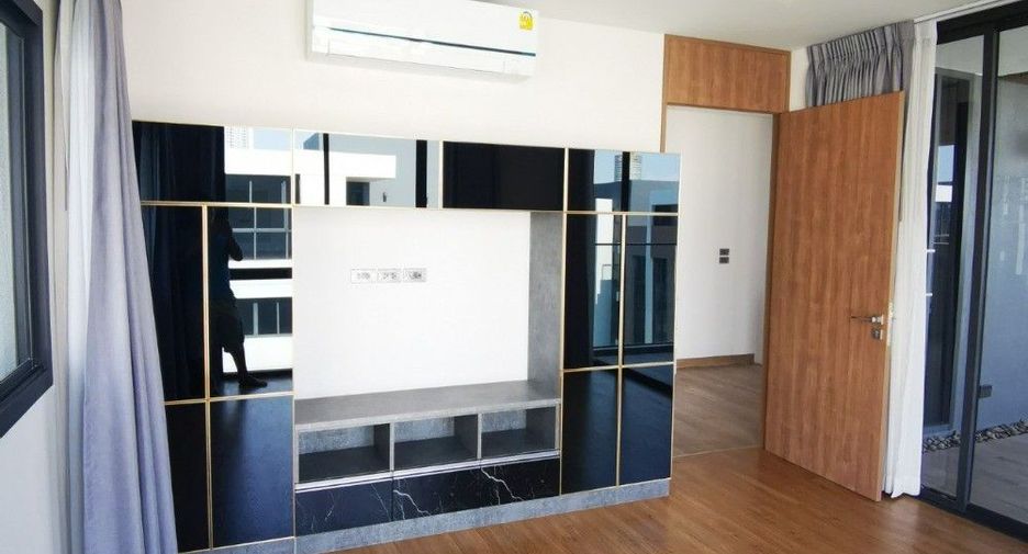 For rent 4 ベッドルーム townhouse in Yan Nawa, Bangkok