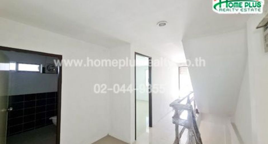 For sale 4 Beds townhouse in Thawi Watthana, Bangkok