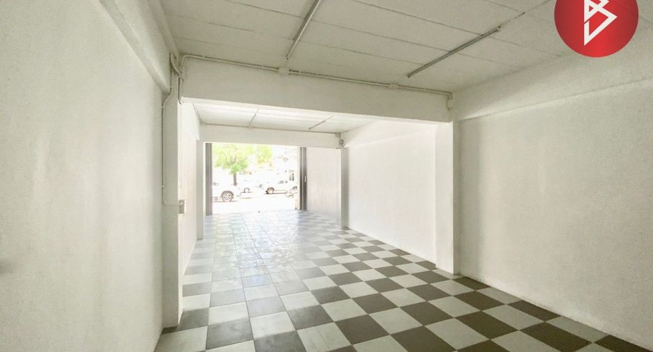 For sale 4 bed retail Space in Lam Luk Ka, Pathum Thani