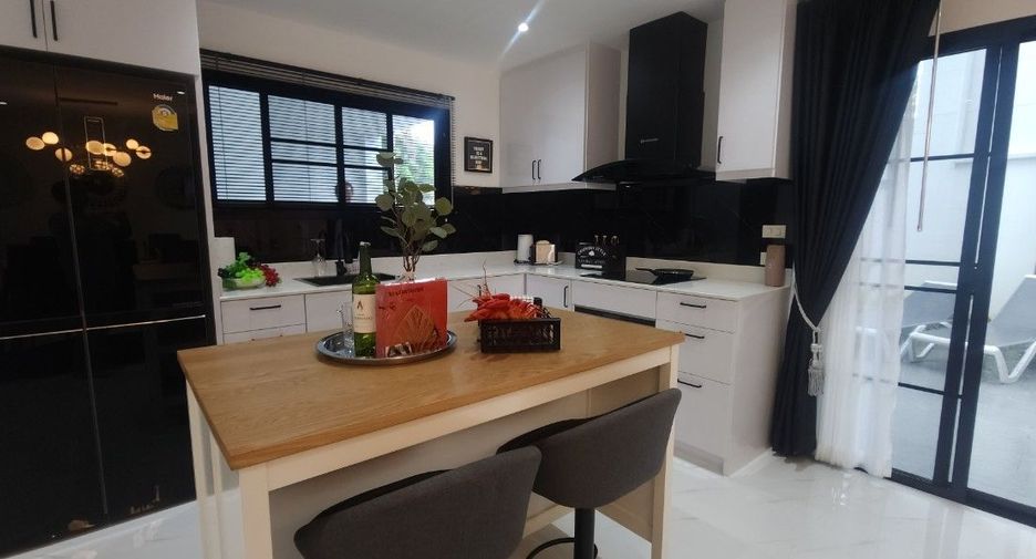 For sale 4 bed villa in Mueang Rayong, Rayong