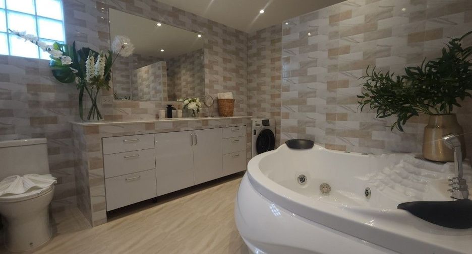 For sale 4 bed villa in Mueang Rayong, Rayong